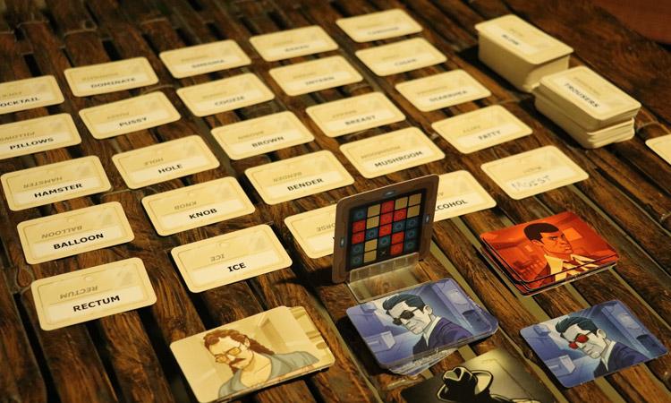 CODENAMES DEEP UNDERCOVER 2.0